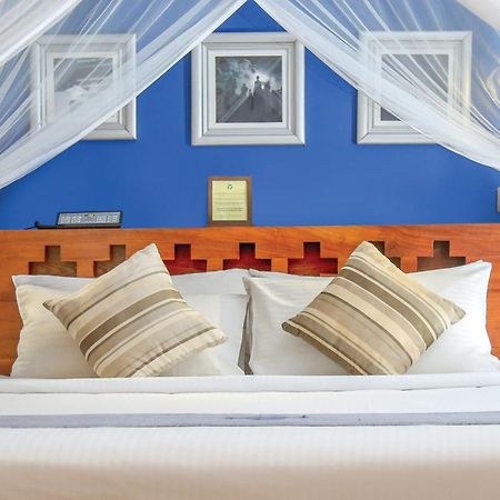 Colombo Court Hotel & Spa Bagian luar foto
