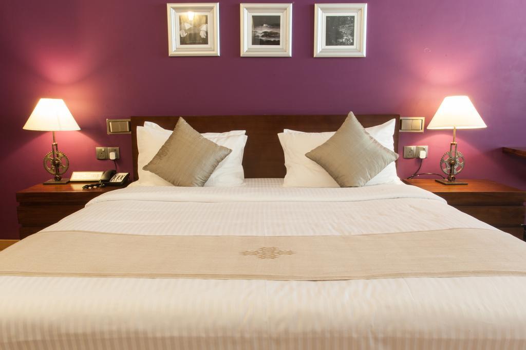 Colombo Court Hotel & Spa Bagian luar foto