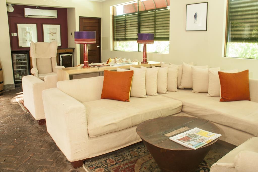 Colombo Court Hotel & Spa Bagian luar foto